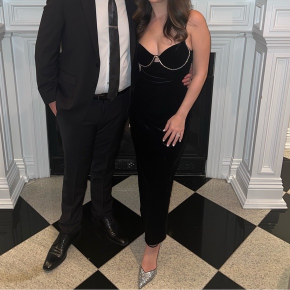 EVALE VELVET RHINESTONE TRIM MIDI DRESS ASTR The Label - Picture 7 of 8